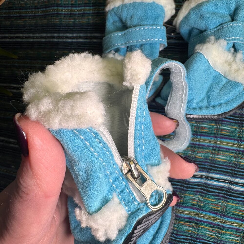 Pet Life Shearling Duggz Dog Boots Size 4 Blue Sherpa Winter Shoes Set of 4 - Picture 5 of 5